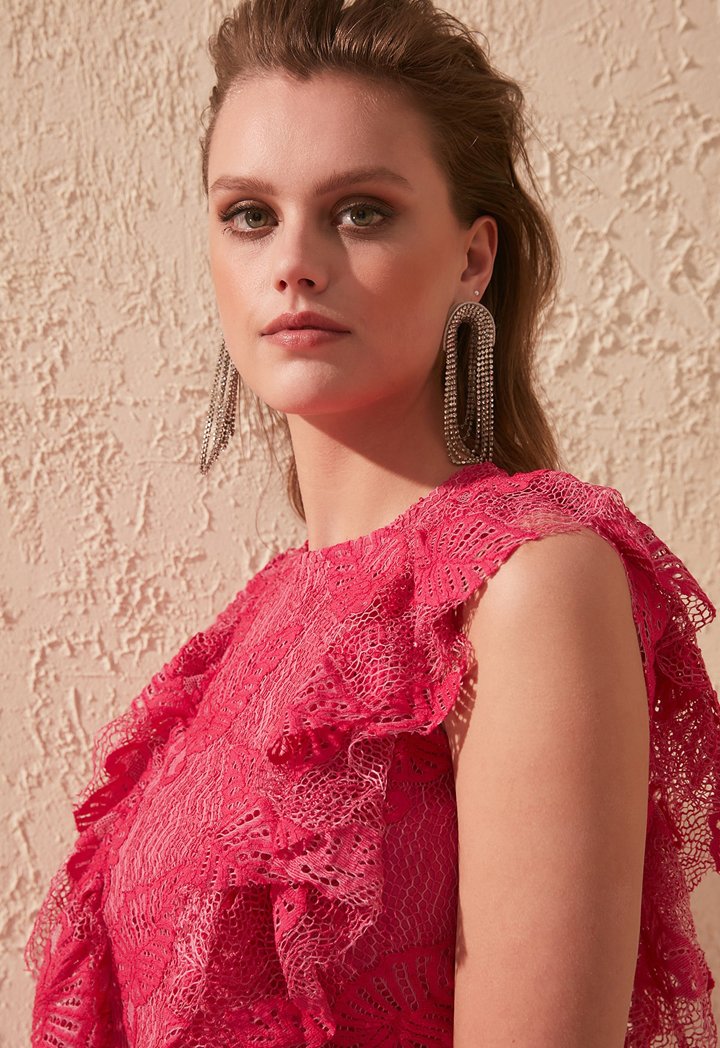 lace-detail-blouse