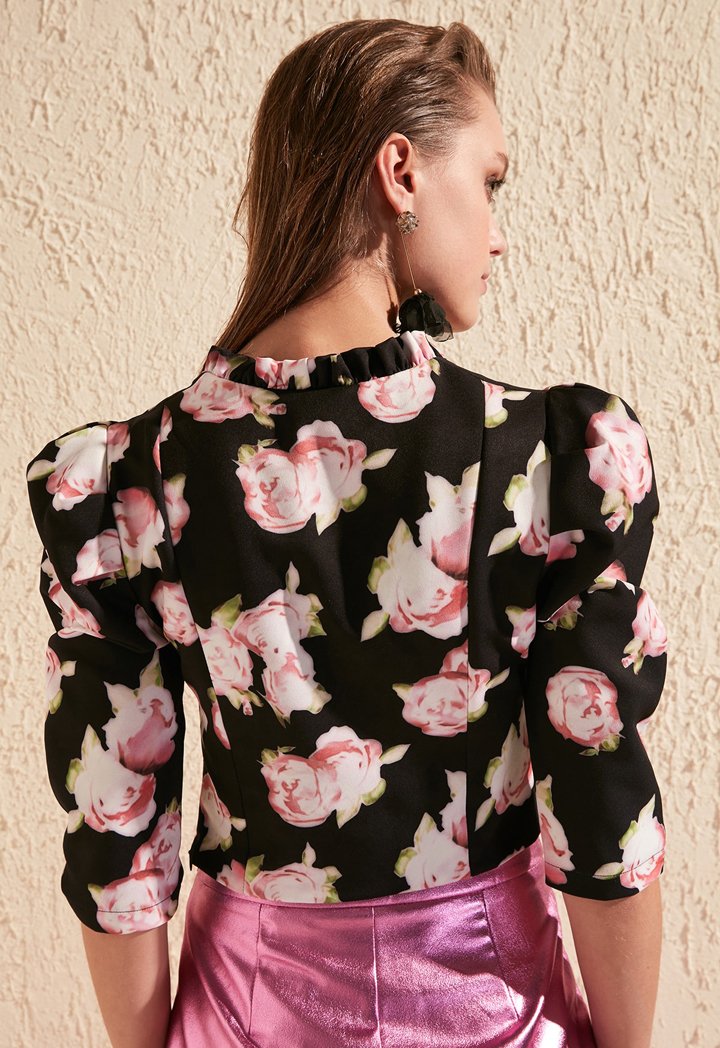 floral-printed-ruffle-detailed-blouse